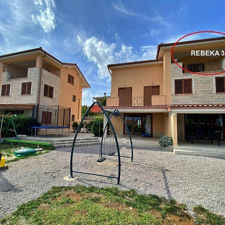 Villa Rebeka Šilo Екстериор снимка