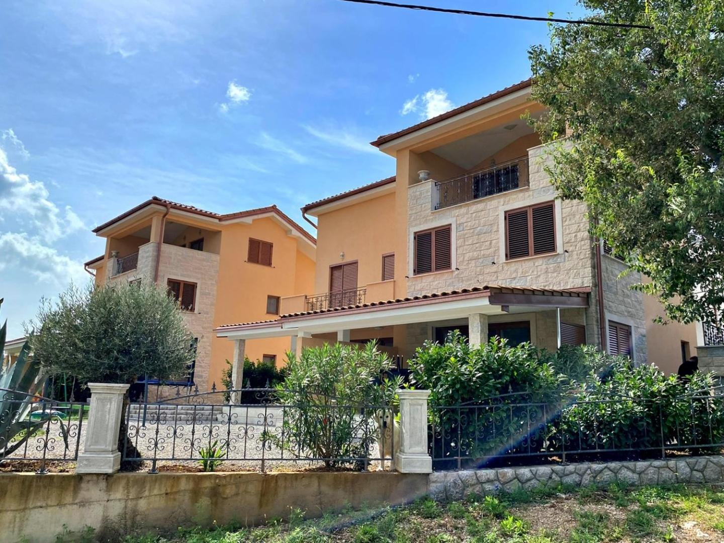 Villa Rebeka Šilo Екстериор снимка